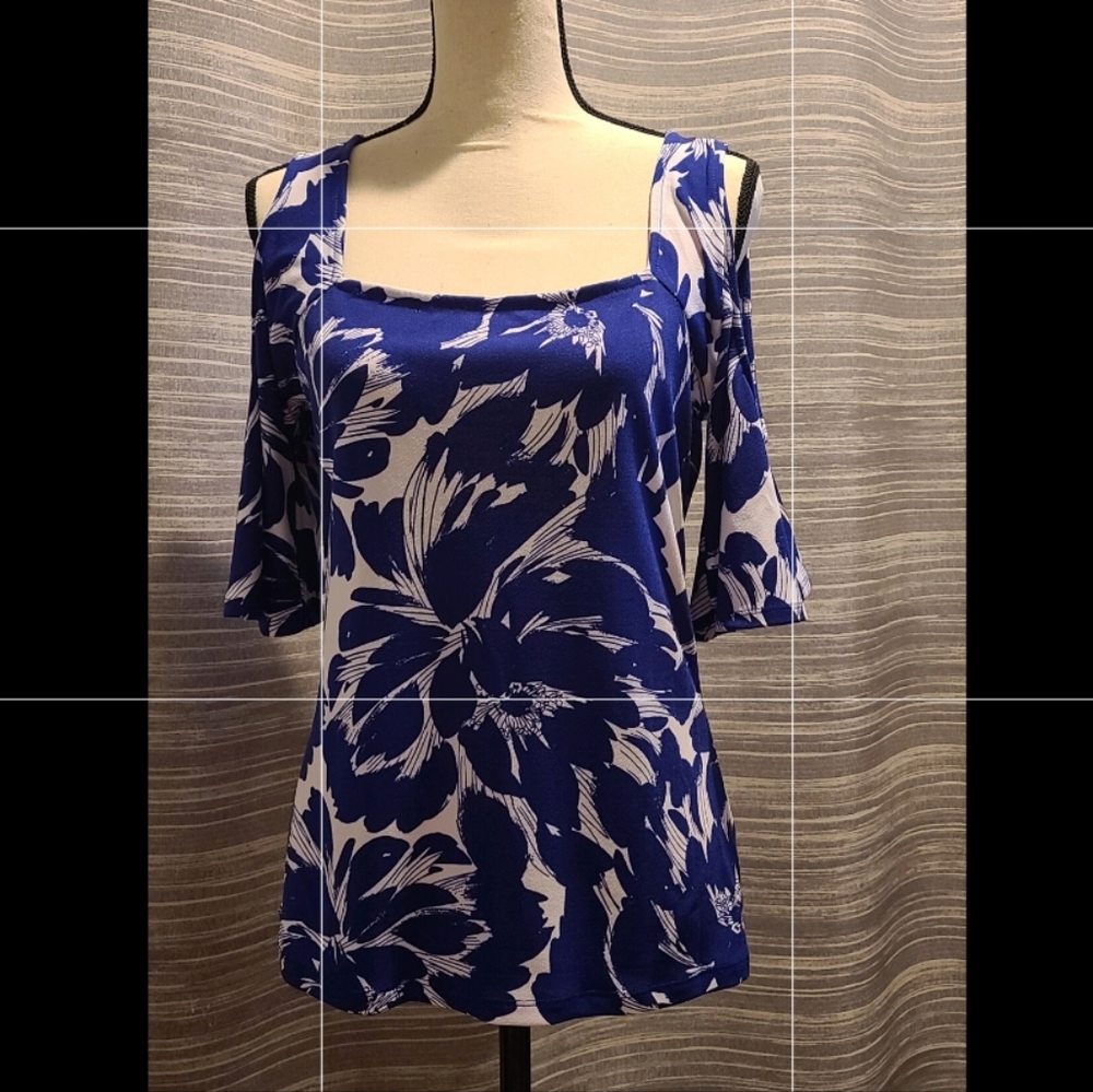 BOLD Elements cold shoulder floral top in Violet and White Size Medium